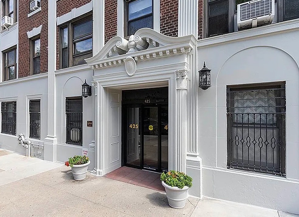 425 Riverside Drive 16H Morningside Heights New York NY 10025