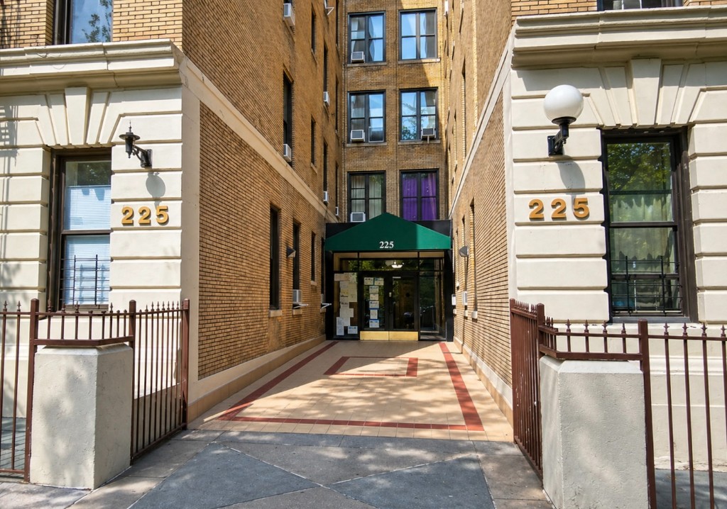 225 Central Park North 63 West Harlem New York NY 10026