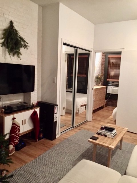 52 MacDougal Street 5B Soho New York NY 10012