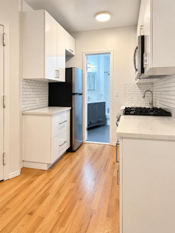 52 MacDougal Street 3B Soho New York NY 10012