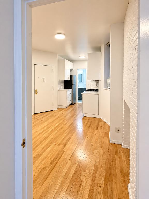 52 MacDougal Street 3B Soho New York NY 10012