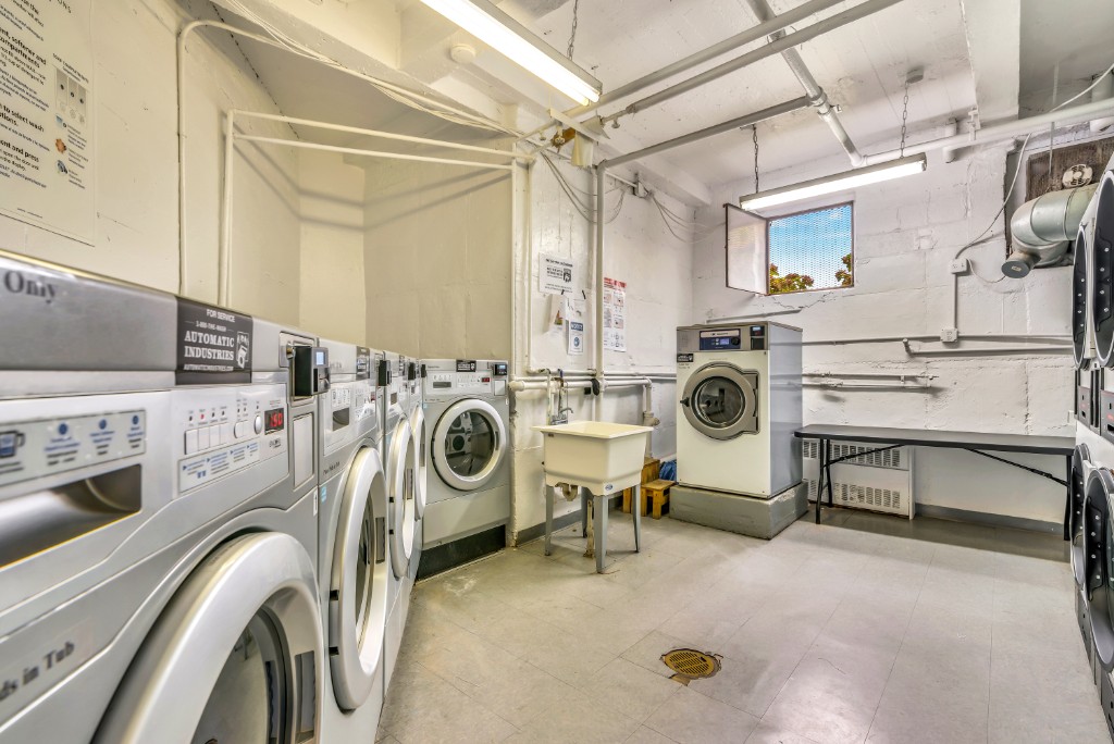 60-11 Broadway 3C Woodside Queens NY 11106