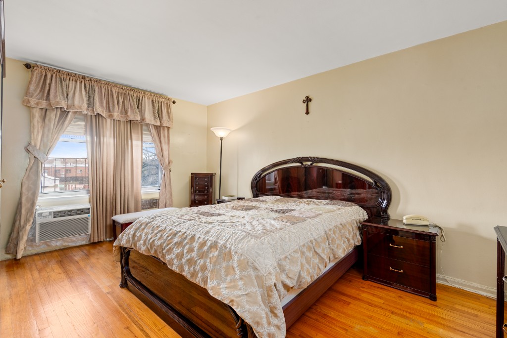 60-11 Broadway 3C Woodside Queens NY 11106