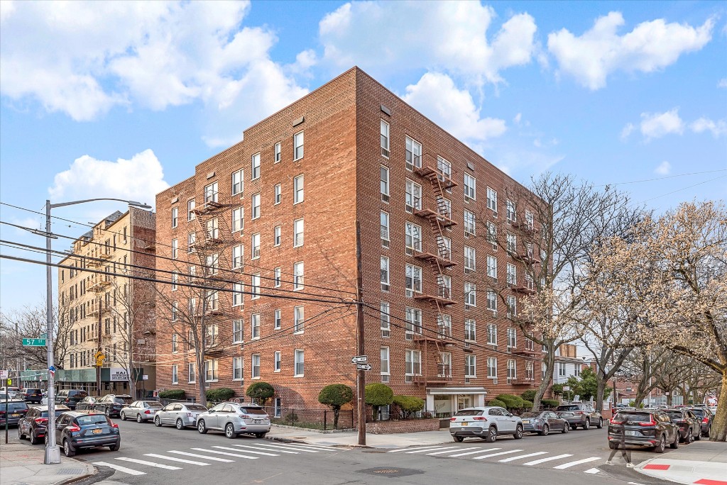 39-76 57th Street 6E Woodside Queens NY 11377