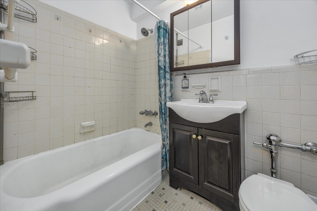 39-76 57th Street 6E Woodside Queens NY 11377