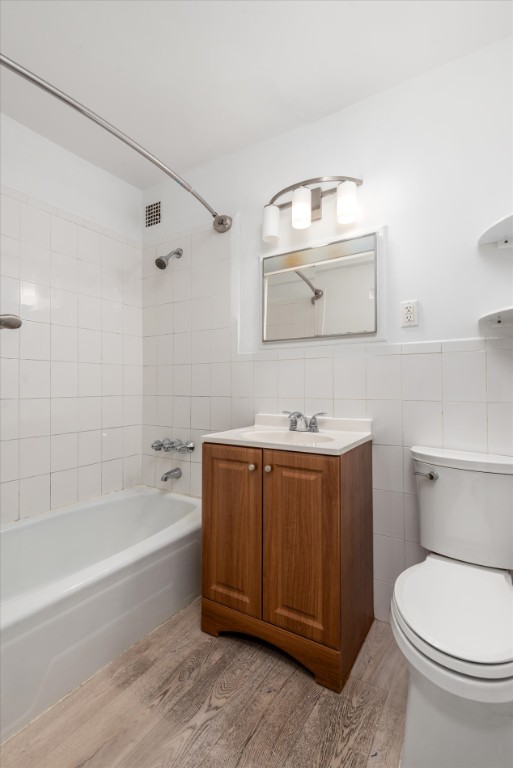 60-11 Broadway 5E Woodside Queens NY 11106