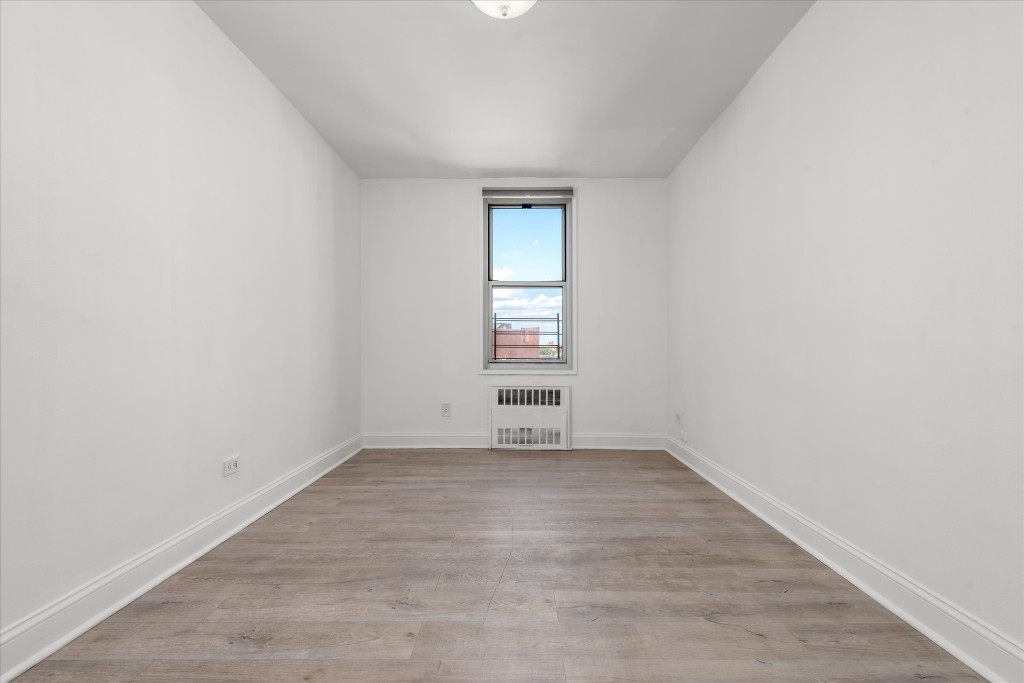 60-11 Broadway 5E Woodside Queens NY 11106