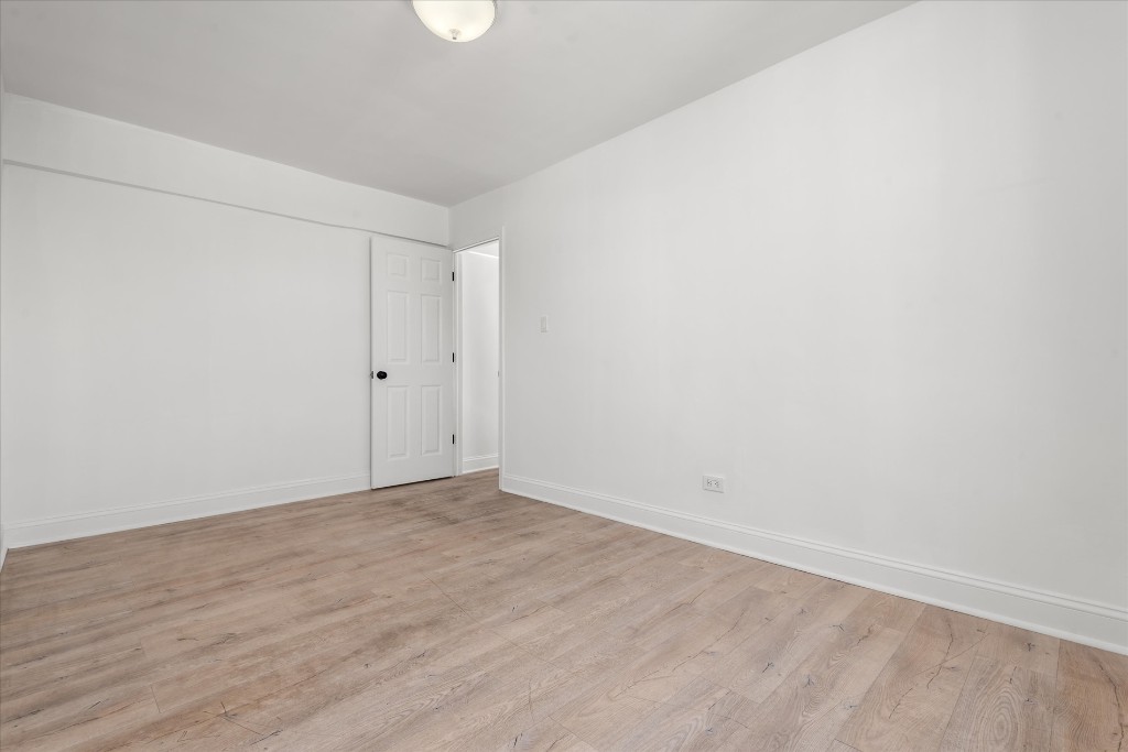 60-11 Broadway 5E Woodside Queens NY 11106