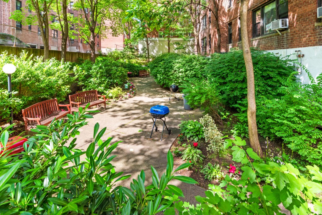 99-21 67th Road 1B Rego Park Queens NY 11375