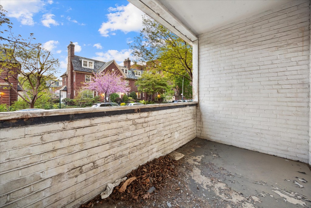 34-41 85th Street 1H Jackson Heights Queens NY 11372