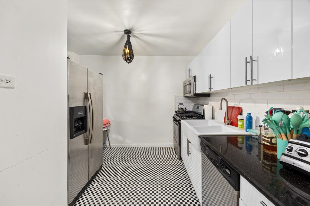 34-41 85th Street 1H Jackson Heights Queens NY 11372