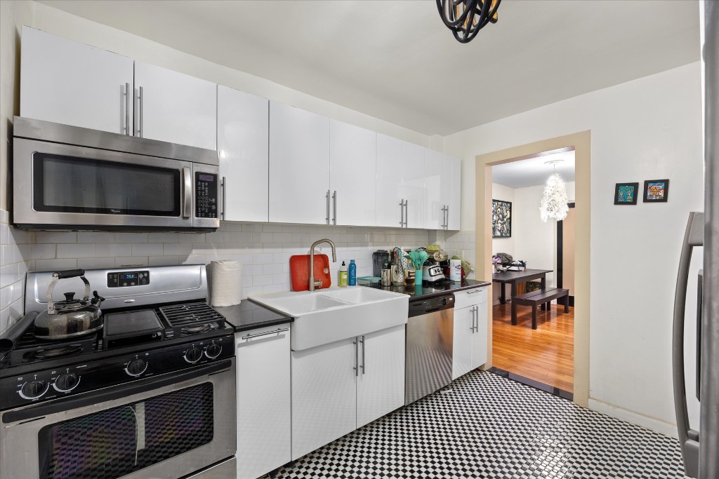 34-41 85th Street 1H Jackson Heights Queens NY 11372