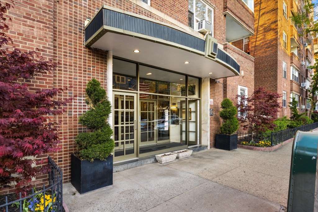 34-41 85th Street 1H Jackson Heights Queens NY 11372