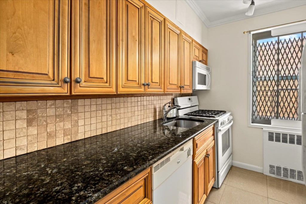 81-15 35th Avenue 6B Jackson Heights Queens NY 11372