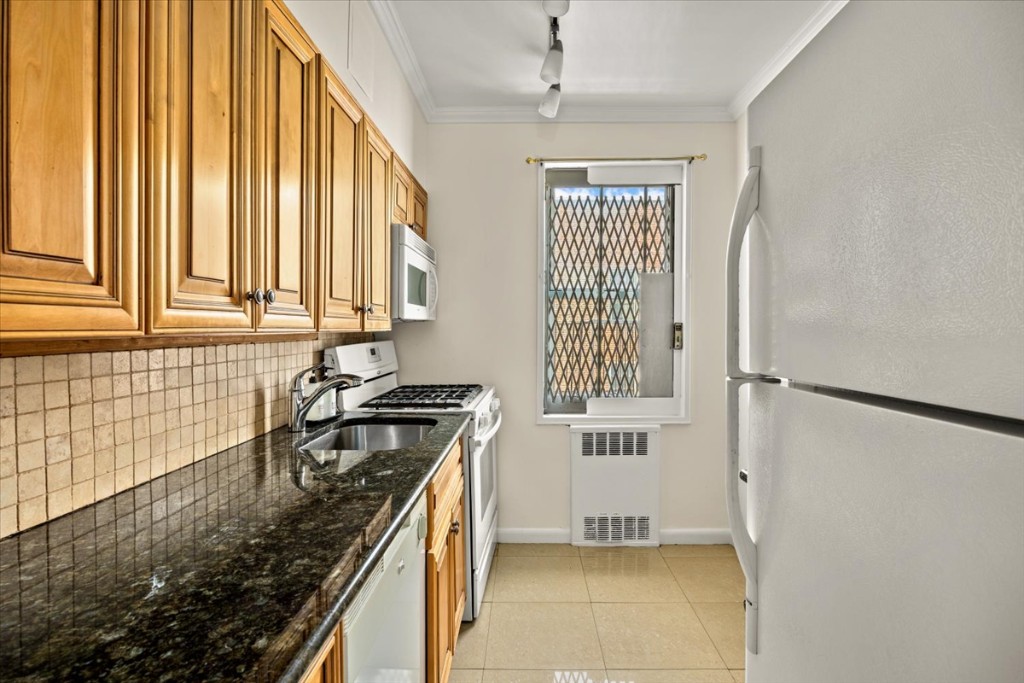81-15 35th Avenue 6B Jackson Heights Queens NY 11372