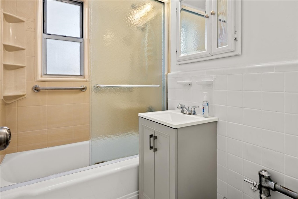 81-15 35th Avenue 6B Jackson Heights Queens NY 11372