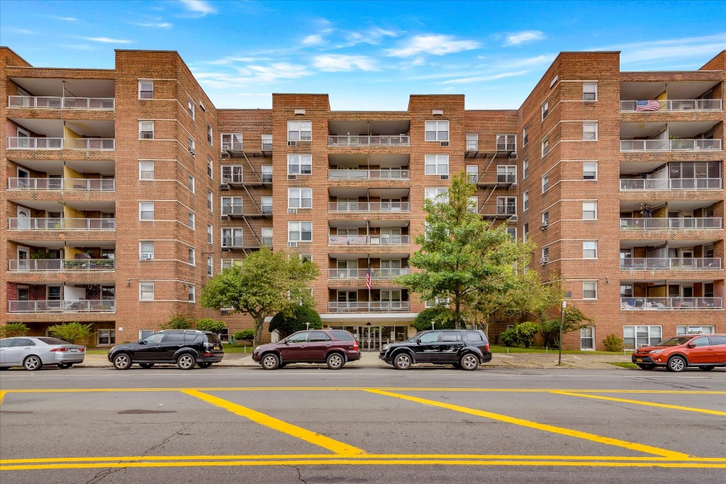 60-11 Broadway 3A Woodside Queens NY 11106