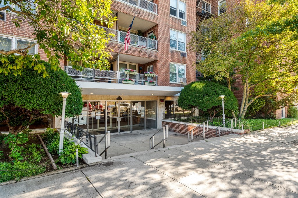 60-11 Broadway 3A Woodside Queens NY 11106