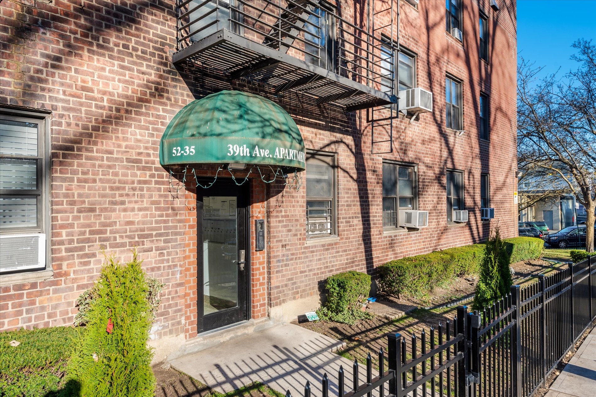 52-35 39th Road Woodside Queens NY 11377