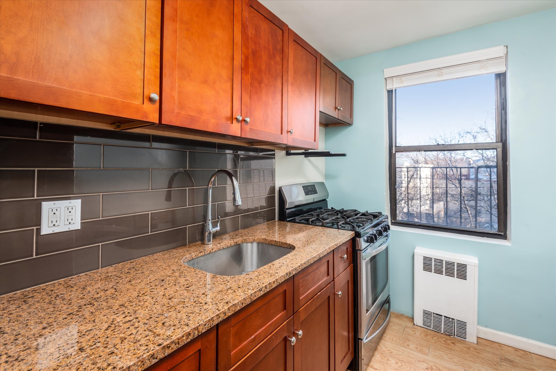52-35 39th Road Woodside Queens NY 11377
