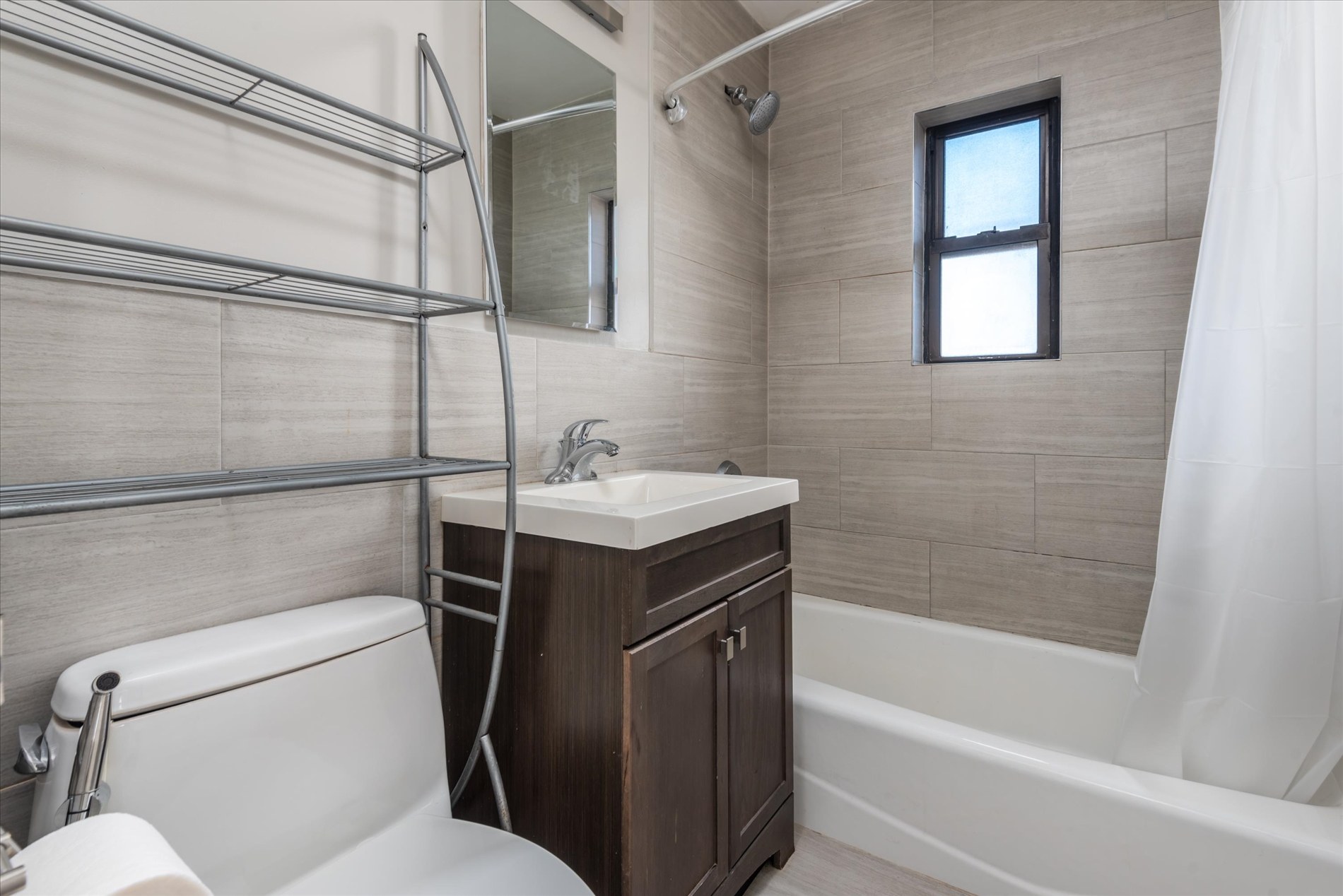 52-35 39th Road Woodside Queens NY 11377