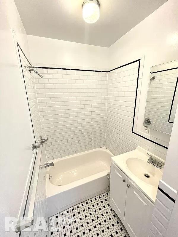 858 10th Avenue, #4N