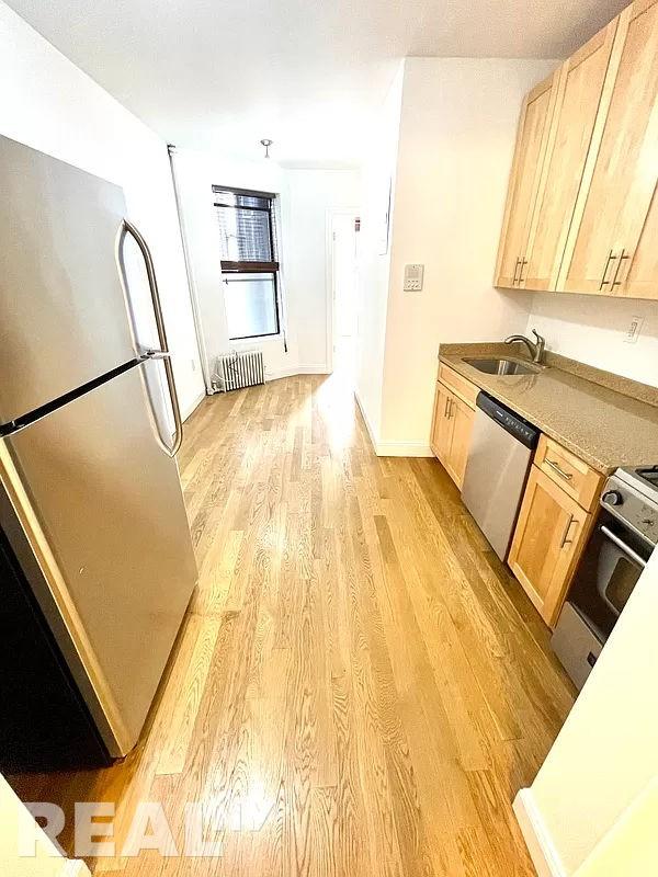 858 10th Avenue, #4N