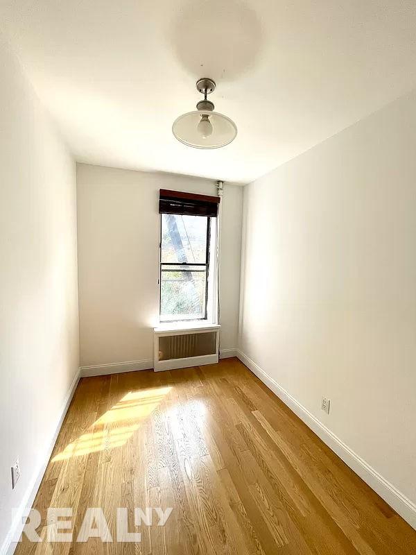 858 10th Avenue, #4N