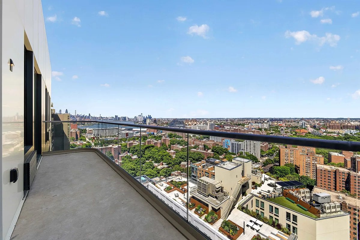 3 bedroom Apartment at 104 Fleet Place, #10C