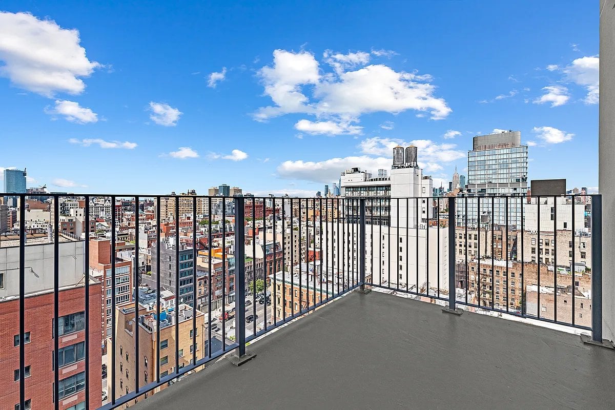 1 bedroom Apartment at 171 Chrystie Street, #15E