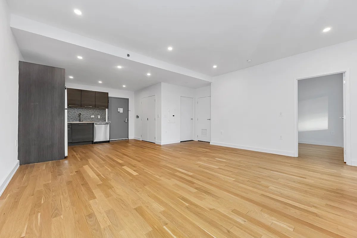 1.0 bed apartment at 11-15 Broadway, Long Island City