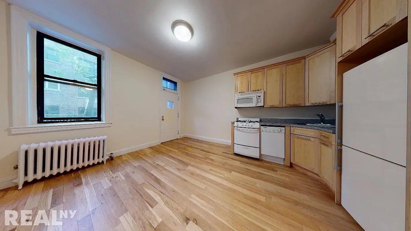 1.0 bed apartment at 117 E 89th ST, Upper East Side