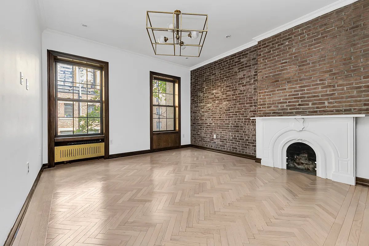 1.0 bed apartment at 121 East 37th Street, Murray Hill