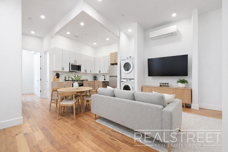 L’Appartement 別注STAMMBAUM 　新品！¥39600 1276 Jefferson Avenue #3, BROOKLYN, NY 11221 | 11073