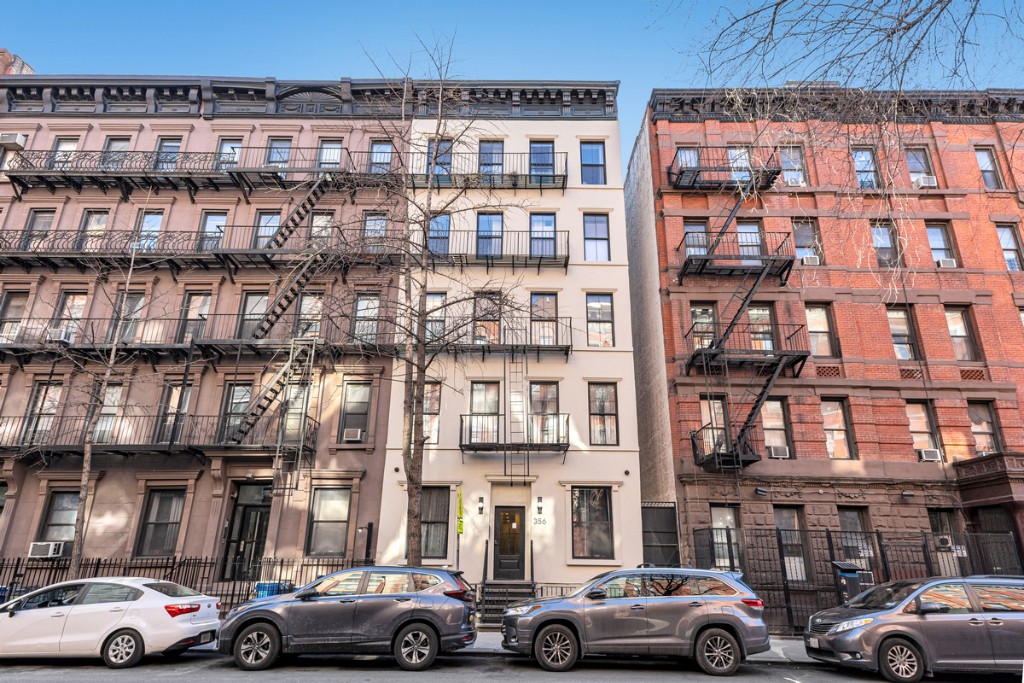 356 West 48th Street GardenA Clinton New York NY 10036