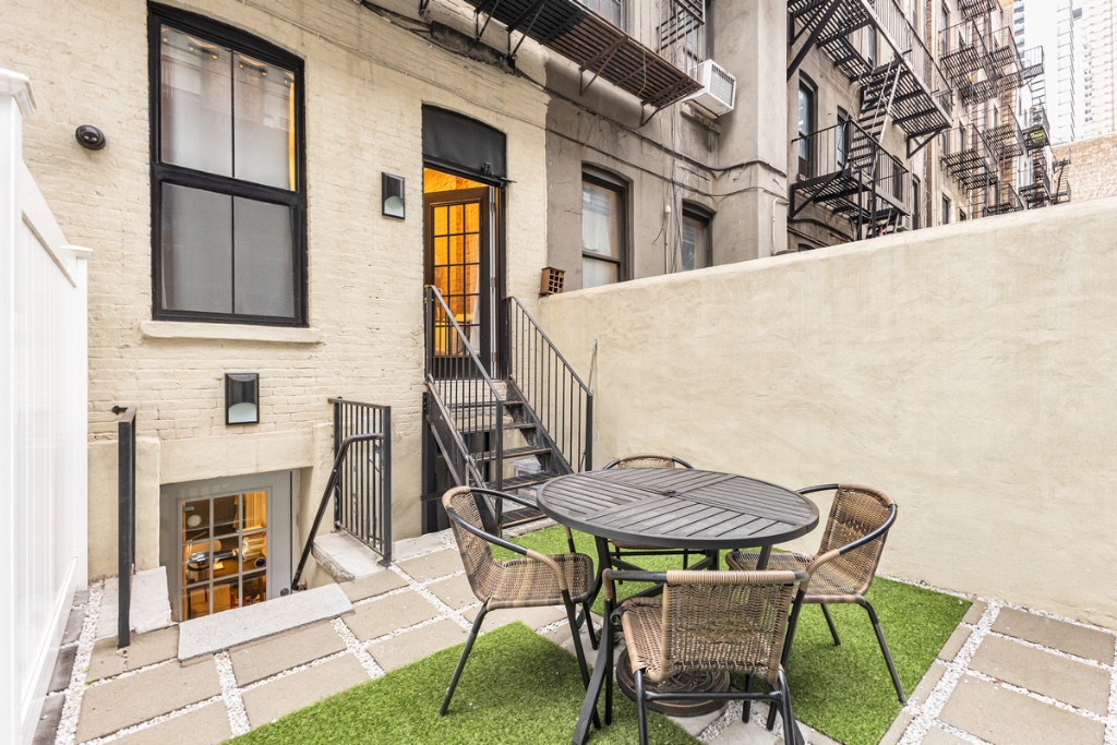 356 West 48th Street GardenA Clinton New York NY 10036
