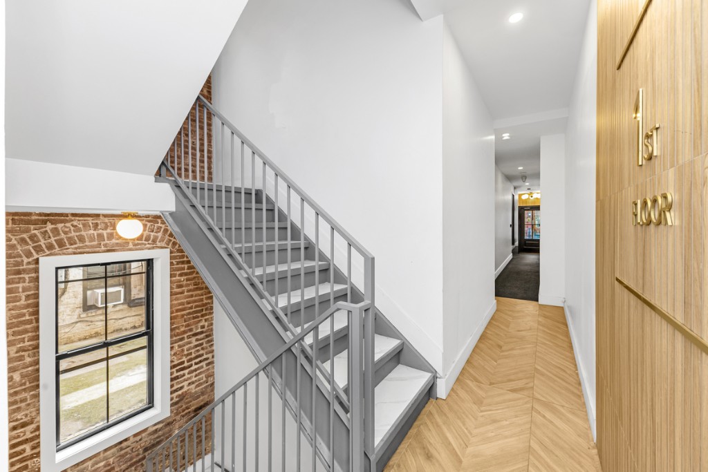 356 West 48th Street GardenA Clinton New York NY 10036