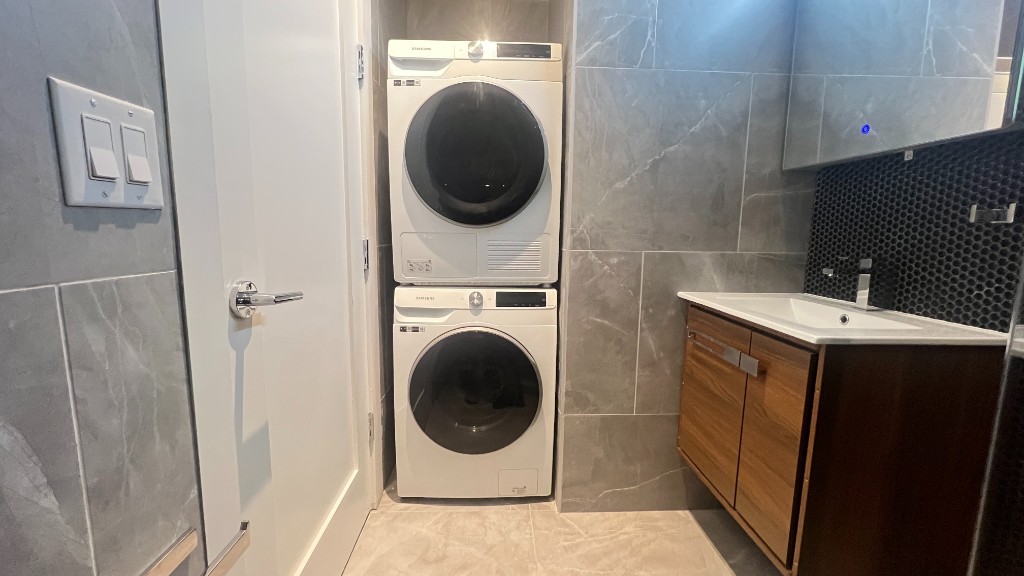356 West 48th Street GardenA Clinton New York NY 10036