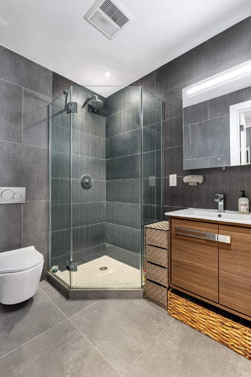 356 West 48th Street 1D Clinton New York NY 10036