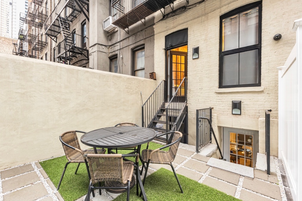 356 West 48th Street GardenB Clinton New York NY 10036