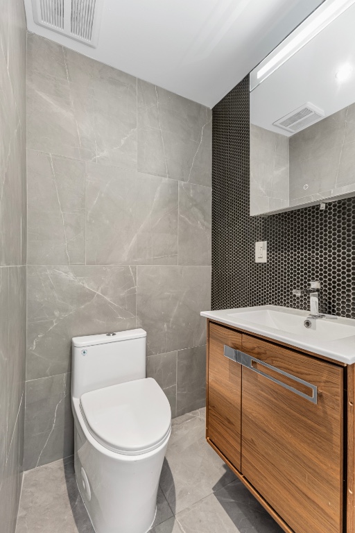 356 West 48th Street Clinton New York NY 10036