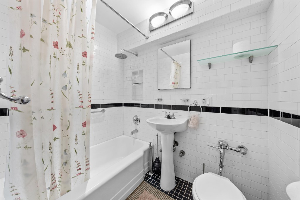 2600 East 21st Street Sheepshead Bay Brooklyn NY 11235