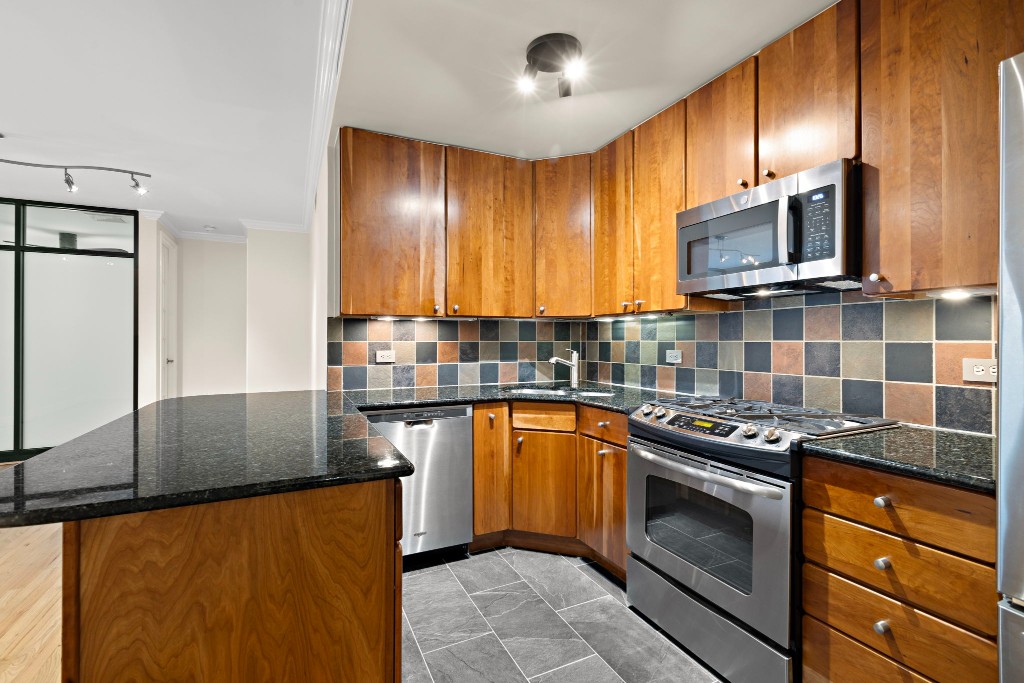 344 West 49th Street 1A Clinton New York NY 10019