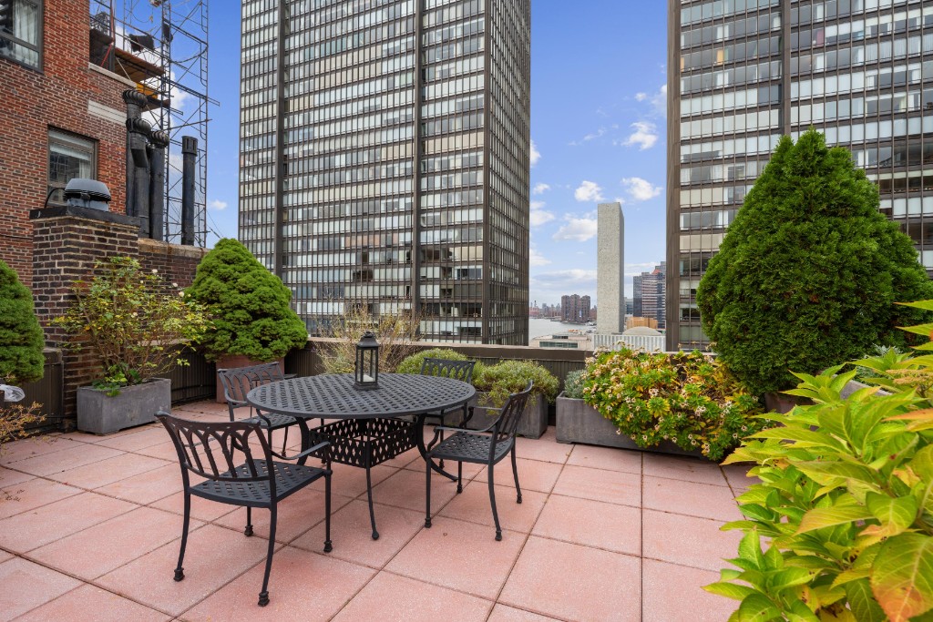 10 Mitchell Place Beekman Place New York NY 10017