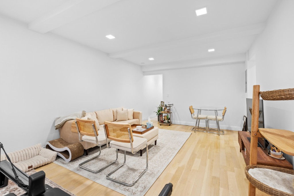 321 East 43rd Street 905 Turtle Bay New York NY 10017