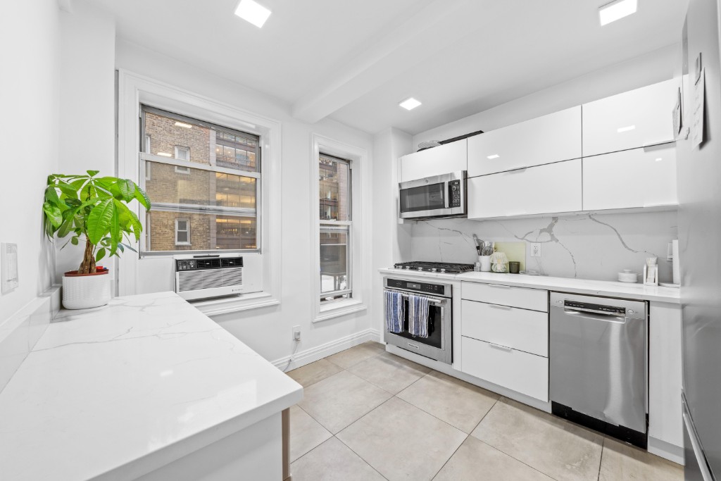 321 East 43rd Street 905 Turtle Bay New York NY 10017