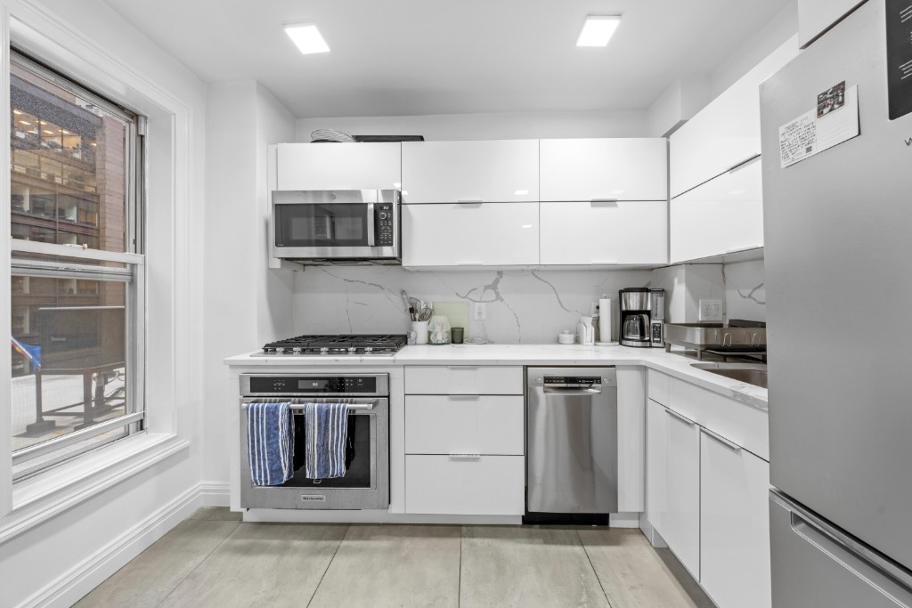 321 East 43rd Street 905 Turtle Bay New York NY 10017