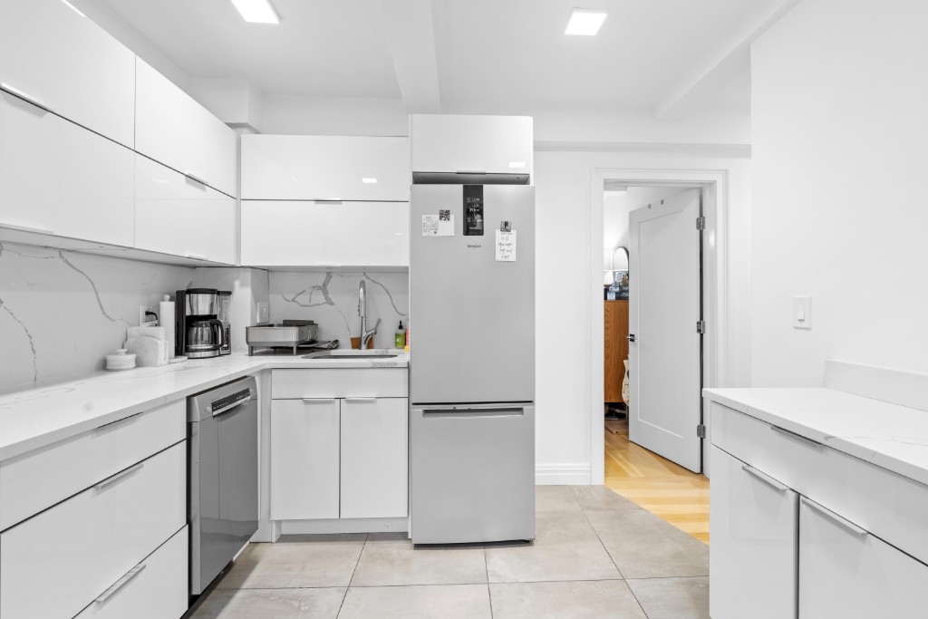 321 East 43rd Street 905 Turtle Bay New York NY 10017