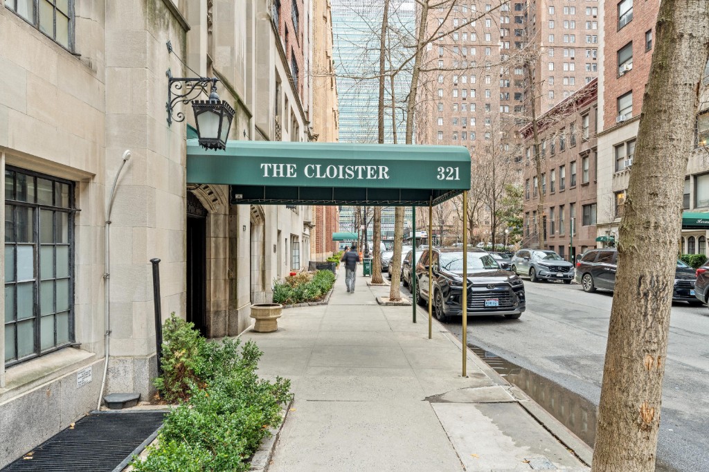 321 East 43rd Street 905 Turtle Bay New York NY 10017