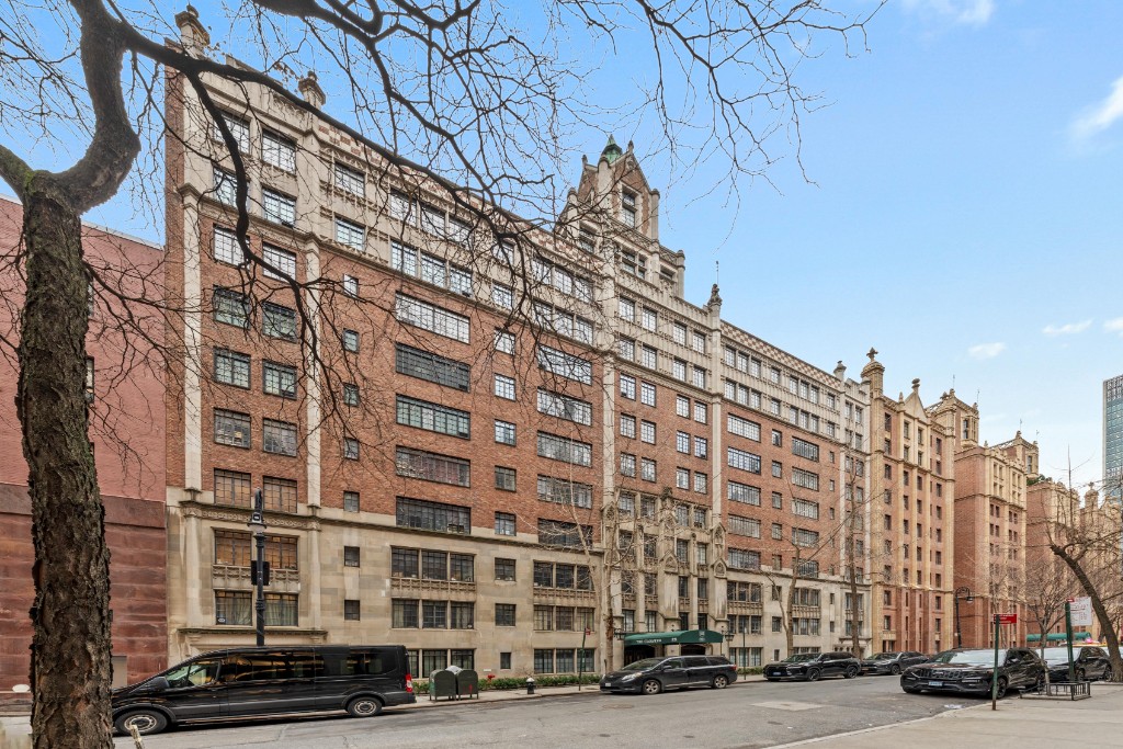 321 East 43rd Street 905 Turtle Bay New York NY 10017